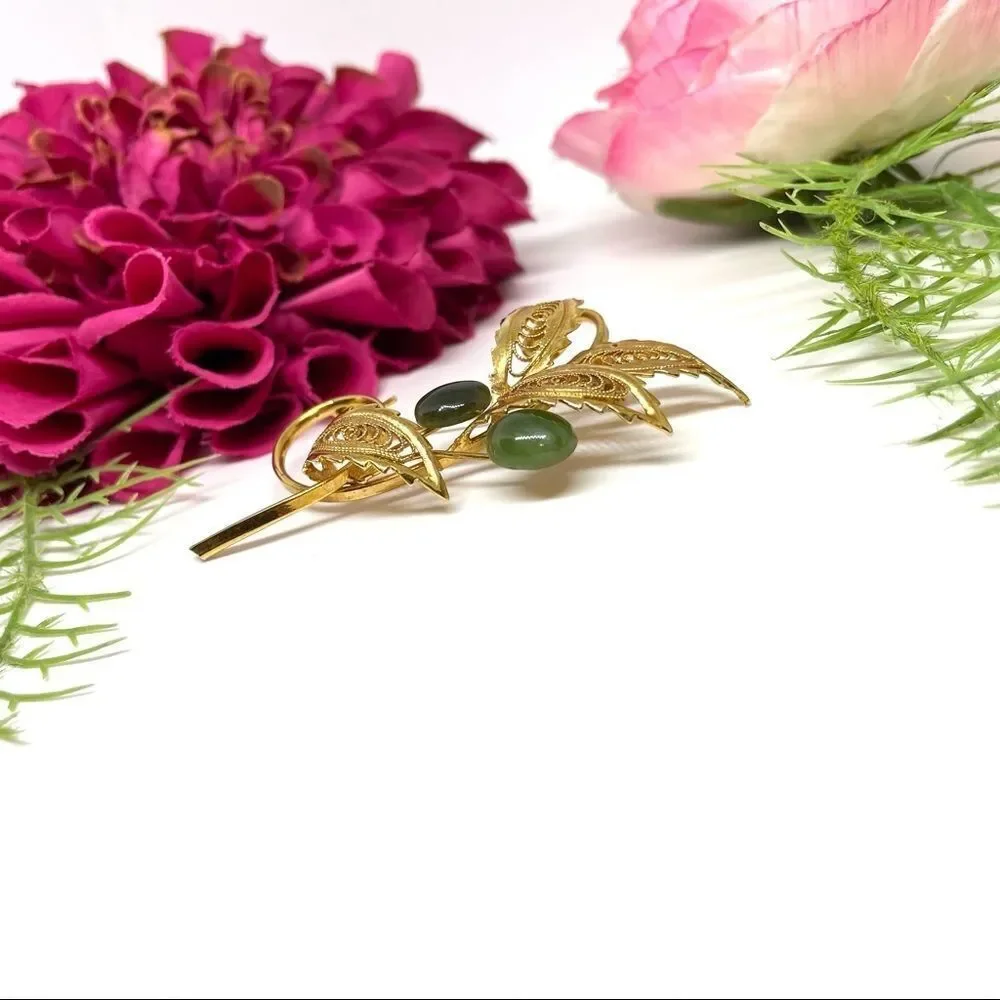 VINTAGE⚜️FILIGREE Jade Look Golden Leaves Cabochon Brooch